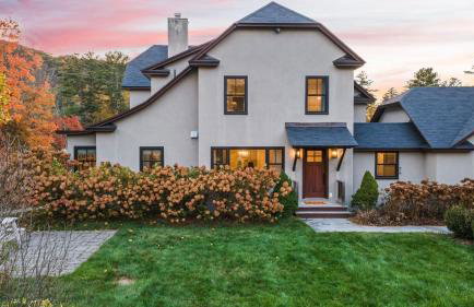 Modern Berkshires Farmhouse w Porch Fireplace Views Beaver Creek by AvantStay - Foto 42