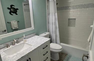 Coconut Castaway - Ocean Views, Walk to Beach, Golf Cart, Club Pool - Photo 13