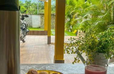 Casa com churrasqueira e piscina, perto de riacho - Foto 3