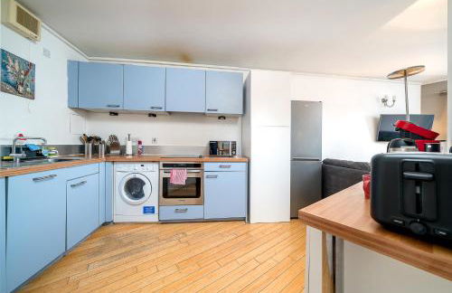 Lovely 3BD Flat, Parking, sleeps SIX close to O2 - Foto 44