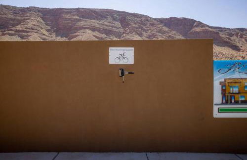 Luxury Downtown Rental (Hot Tub/Pet Friendly) - La Dolce Vita Villas #11 - Foto 19