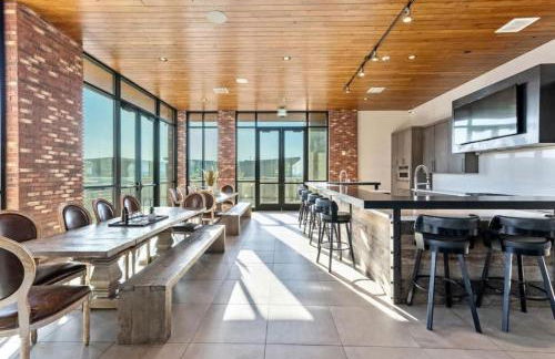 1 min Delta - Salt Palace - King Bed - Gym - Parking - Foto 29