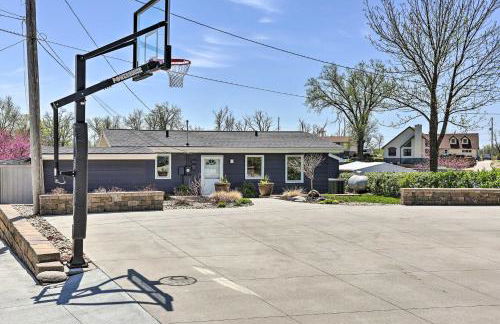 Lakefront Bellevue Home Private Beach and Fire Pit! - Foto 40