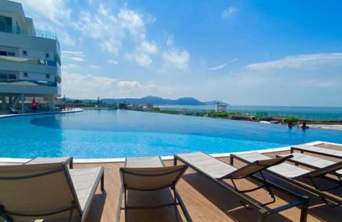 Cobertura com SPA Privativo - 3 Suítes - 8 pessoas - Mirante Home Club - Foto 2