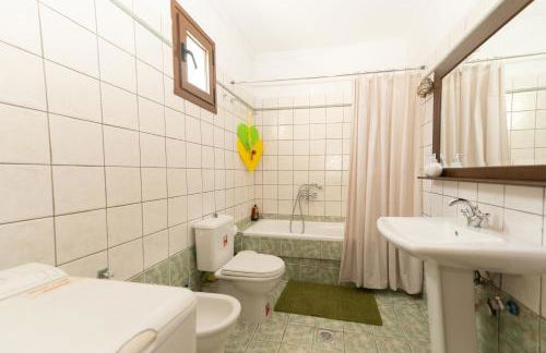 Ersis Retreat - Photo 18