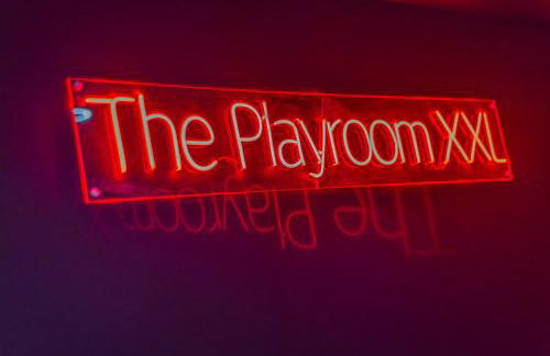 Playroom XXL Loft LOVE Room avec Espace spa Terrasse vue sur les toits Salle de jeux pour adultes Libourne centre 10 min de St Emilion Proche Bordeaux - Foto 4