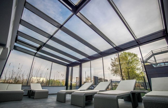 Escape to Wellness Your Lakeside Apartment Awaits - Foto 24