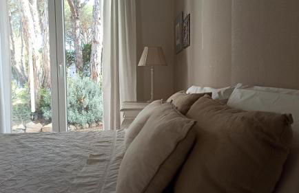 Diseño y luz entre los pinos - Foto 36