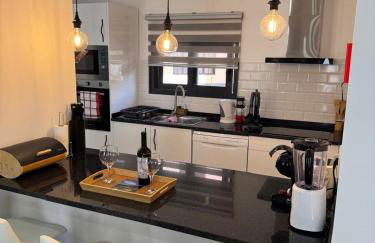 B - Elegent 2 Bedroom Modern Townhouse - Foto 18