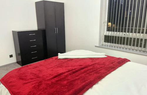 Lovely 3 Bed Ground Floor Apartment Near QE Hospital Harborne Birmingham New - Photo 56