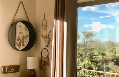 Eagles Nest Casita Luxury king memory foam bed feather pillows & duvet Amazing views, private balcony, Great location & Dog friendly - Foto 10