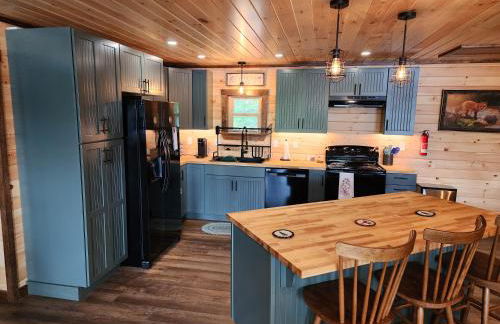 Family Friendly Lakefront Cottage, Ambajejus Lake - Foto 12