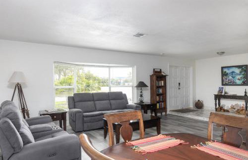 Purely Pompano, Pool, Water front, Paddleboard, Beach, 5 bedroom 3 bath - Photo 15