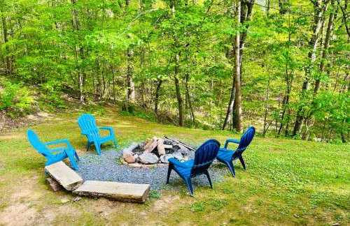 Smoky Mountain Cabin with HOTTUB - Photo 3