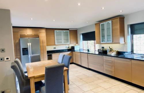 Riverside 4 Bedroom House Wraysbury Staines - Foto 9