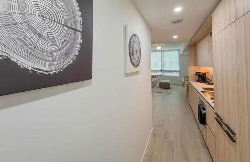 City Skyline Views & Rooftop Pool at District 225 - Foto 13