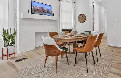 Trendy Two-Level Apartment - Foto 32