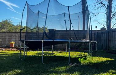 Ultimate Backyard Oasis, Heated Pool, Spa and Lake - Foto 27