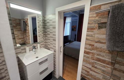 Luxury Central Apartment - Photo 35