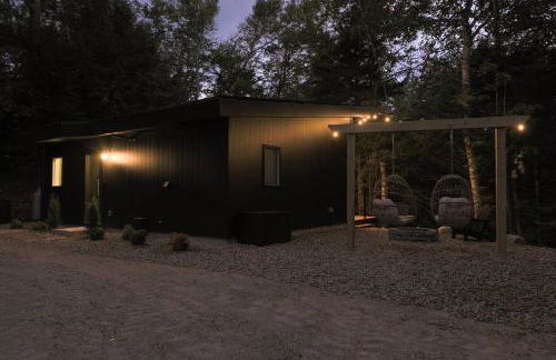 Cozy Luxury Cabin w Hot Tub, Fire Pit, King Bed - Foto 61