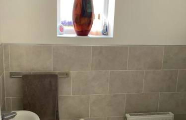 Entire 2 bedroom house in Tamworth - Photo 18