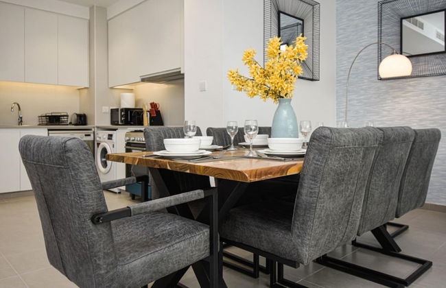 Elegant 3 BR Dubai South - Photo 16