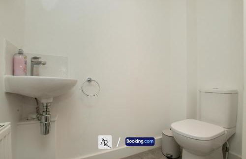 2 Bedroom House By AR Properties Short Lets & Serviced Accommodation Colchester with Garden - Foto 25