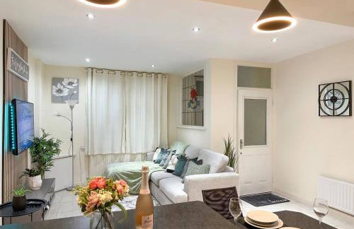 On Trend 3 Bedroom Home In Maerdy near Attractions - Foto 2