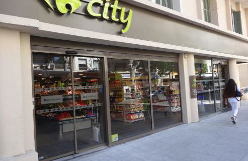 Casa Madere- Idéal Couples - Central & cosy -Train station - Tram & Supermarkets-Balcony- Washing-machine-AC - Foto 23