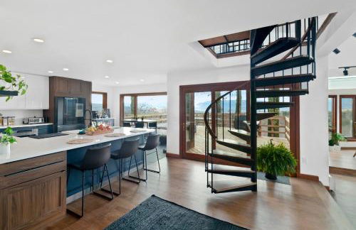 5 Star Gorgeous Cliffside Chalet with Panoramic Views - Foto 20