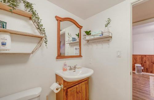 Near Fossil Creek and Trails Scenic Pine Cabin! - Foto 13