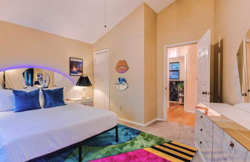 Retro Retreat - Fire Pit, Billiards, Media Room, Games - Photo 23