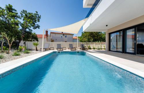Villa Mirakul, new modern villa with swimming pool, close to the beach, children playroom, quiet area- by TRAVELER tourist agency Krk - ID 2680 - Foto 5