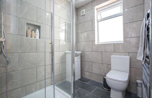 Large Modern Spacious House 6 Bedrooms 5 Bathrooms - Foto 41