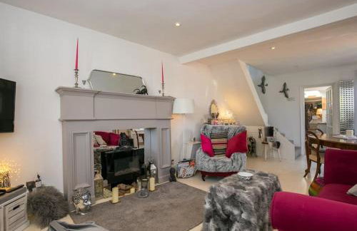 Gorgeous House near Windsor & River Thames - Photo 1