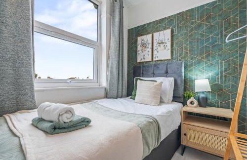 New Spacious 3-Bed House, Driveway Parking, Ideal Contractor Stay - Foto 21