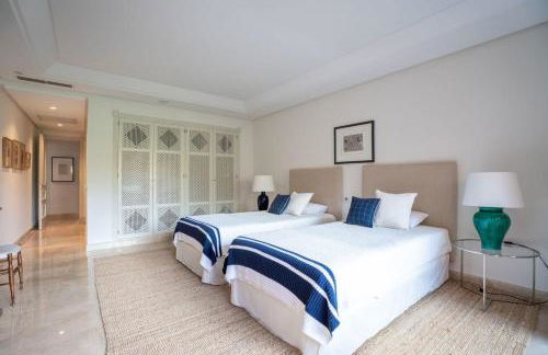 Exclusive 1 line Beach Apartment in Marbella with Panoramic Views - Foto 21