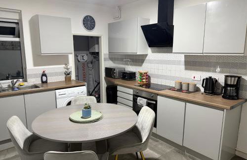 Stylish 2-Bed, Free Parking, Netflix, Coffee Machine, 5 mins from City Centre - Foto 3