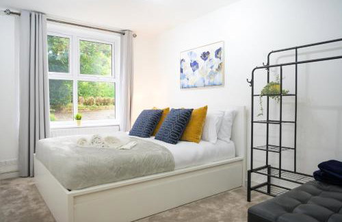 Silver Pines - 2BR - King Bed - 6 Guests - Wi-Fi - Free Parking - Foto 7