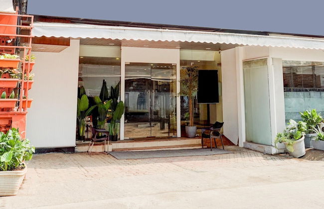 Elegant Stays at The Unicontinental Khar Mumbai - Foto 4