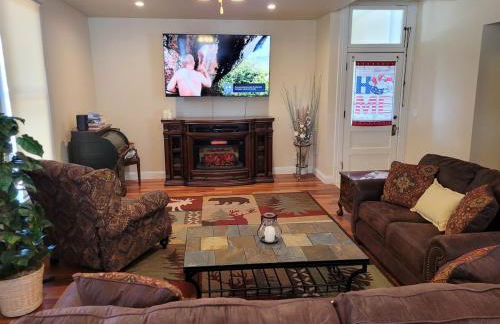 Newly remodeled mountain home! - Photo 1