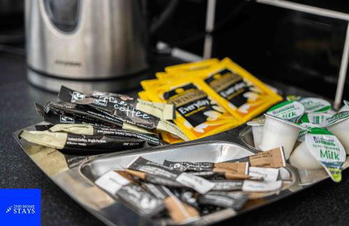 Stoke House Sleeps 6 with Garden and Parking - Foto 27