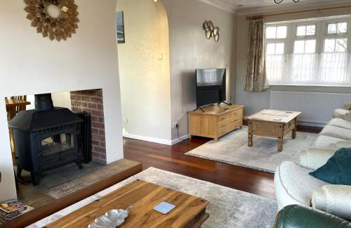 Dassia-Rural Bungalow, Dog Friendly with Hot Tub Near Gurnard - Foto 46