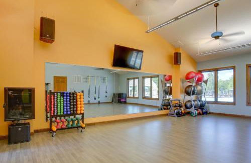 Hot Tub and Barrel Sauna! Lakefront Innsbrook Chalet - Foto 42