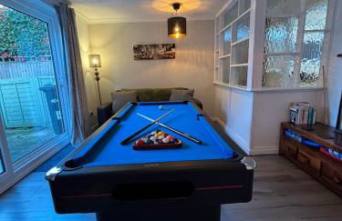 Alverstoke Manor - family home with pool table - Photo 20