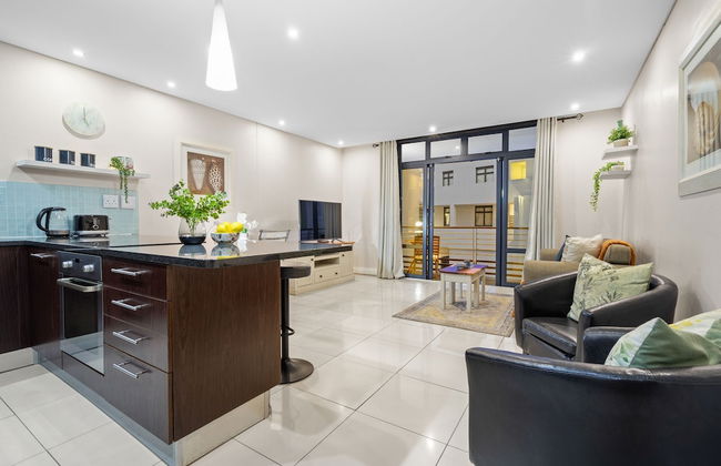 Eden on the Bay 150 by HostAgents - Photo 3