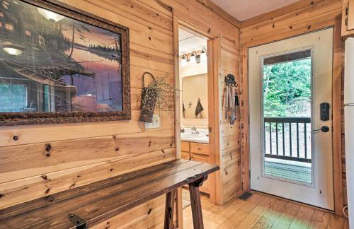 Rustic Young Harris Cabin with Fire Pit and Views - Foto 4