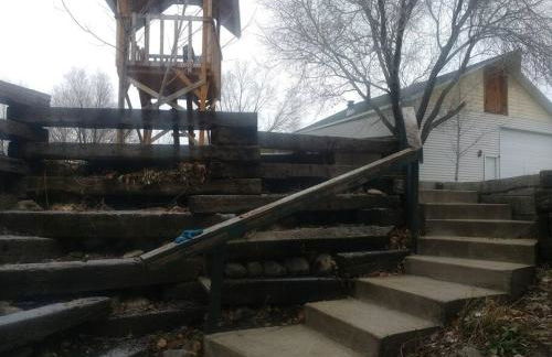 Rustic & Bright 1 Bed Apt. - Photo 6