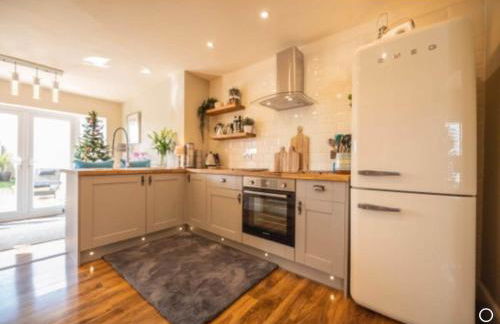 Stunning views, Hot tub, 5 mins to Chester - Photo 3