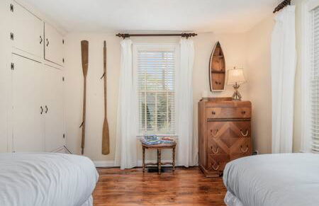 Downstairs 2 Bedroom Apt- Pet Friendly- walking distance to beach & shops - Foto 17